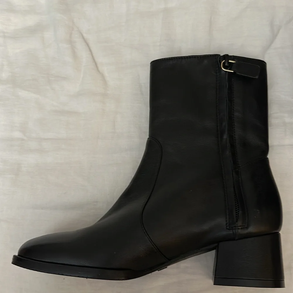Elegant Stewart Weitzman Black Leather Ankle Boots with Inner Side Zipper NWOT - Picture 3 of 15